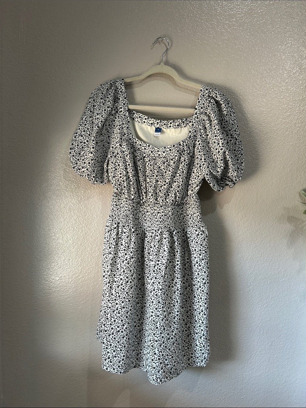 Old Navy Black White Floral Print Puff Sleeve Midi Dress Sz M Smock Waist TC0133